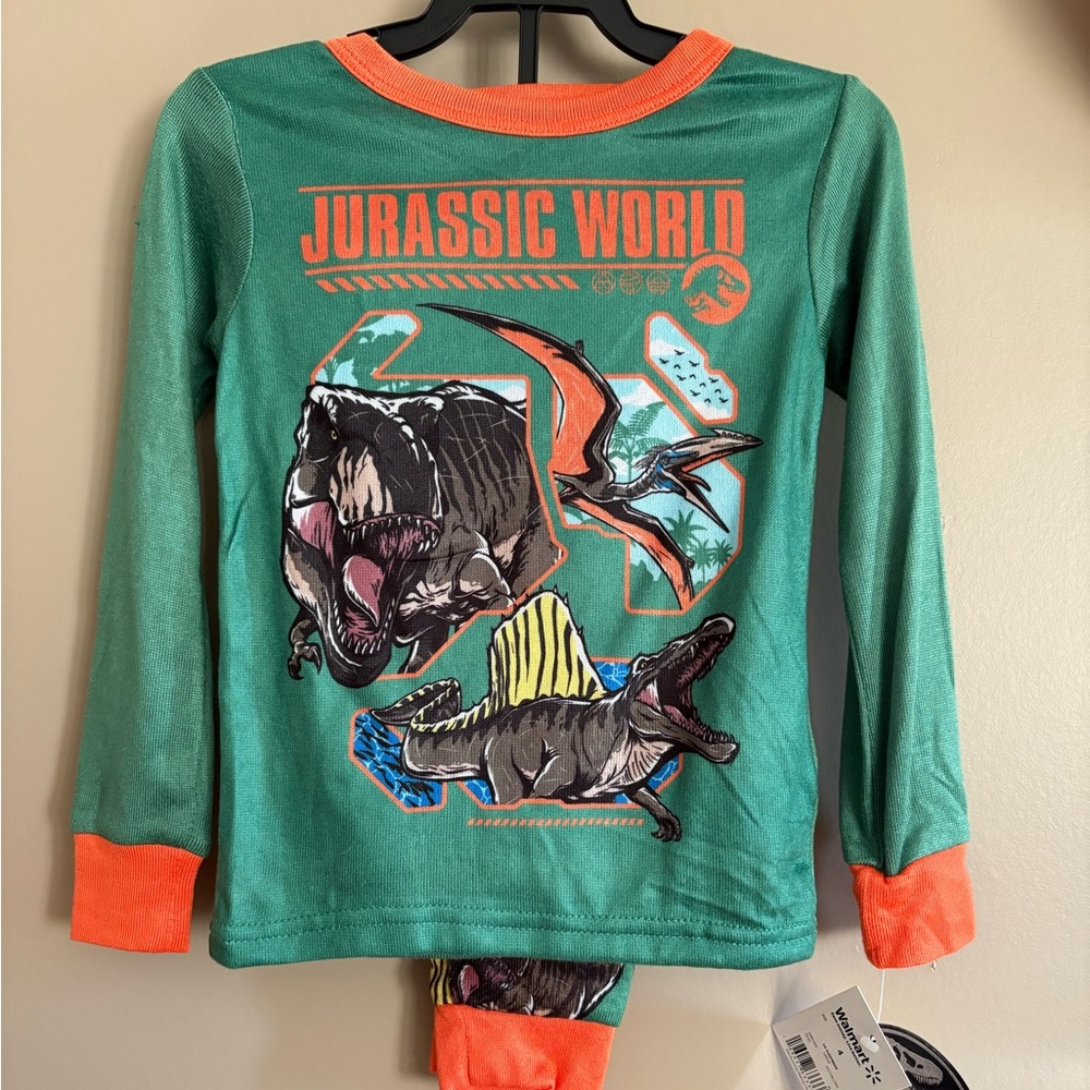 NWT Jurassic World Pajama Set Long Sleeve size 4